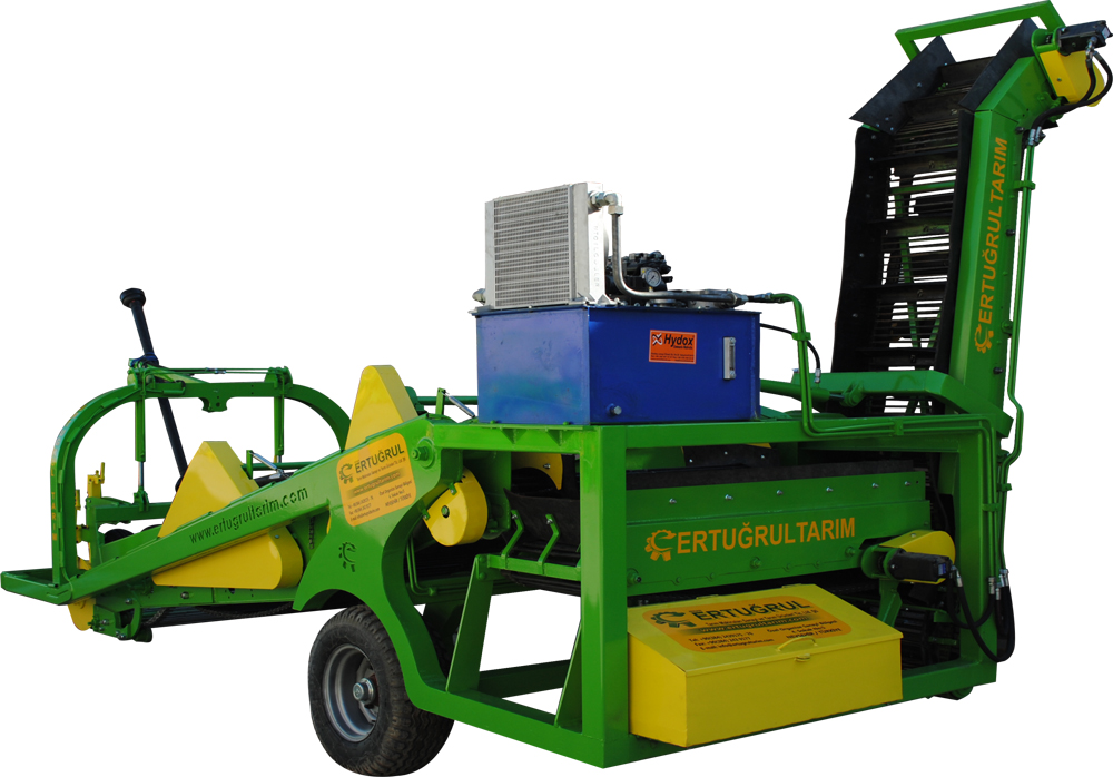 YN-08-RY-2S Potato Harvesting Machine – Trailer Loading
